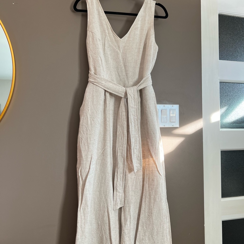 RW&CO. Cream Tan Sleeveless V-Neck Jumper